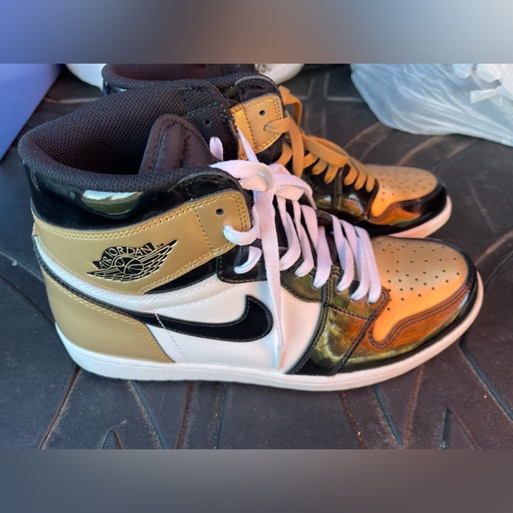 Jordan High “Gold Toe” NRG 861428-007